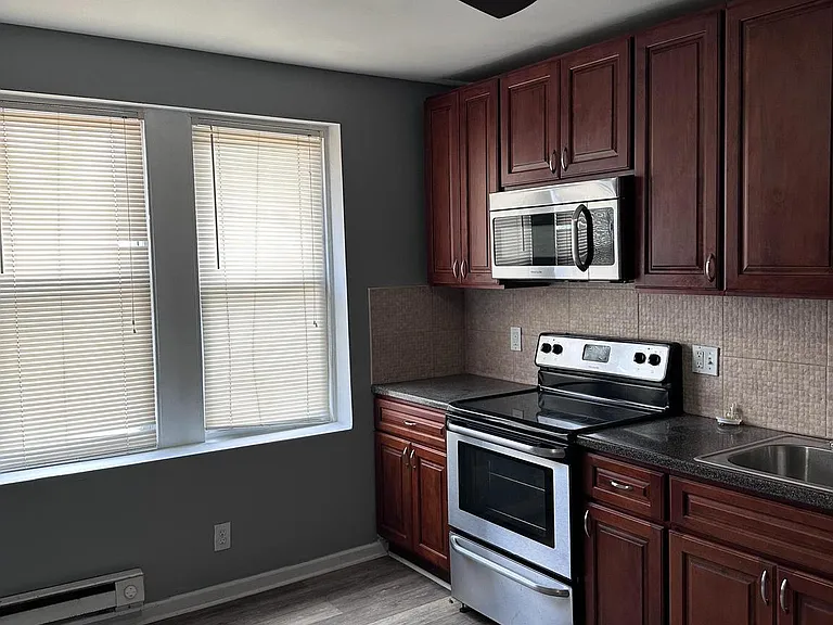 7000 Forrest Ave — Photo 16