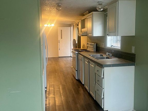 5th image of 375 NE 70th Avenue