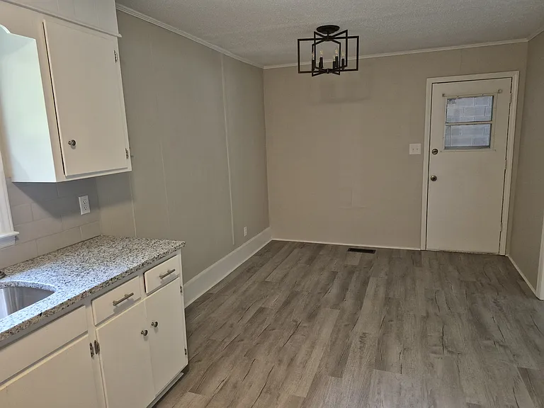 404 Wooddale Dr — Photo 11