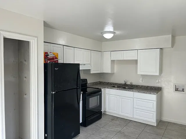 6201 Geneva Way — Photo 2
