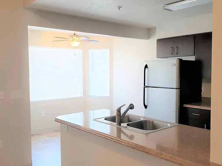 1001 W Broadway Ave — Photo 5