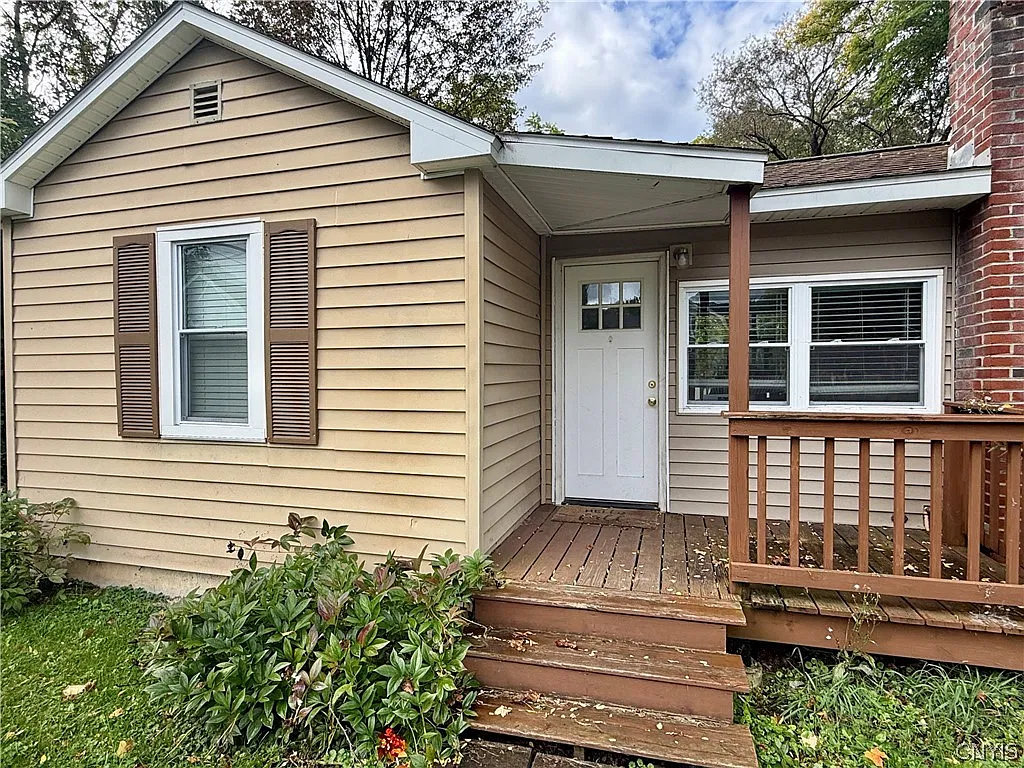 2 bed, 1.0 bath, 985 sqft, $1,900 — Photo 2