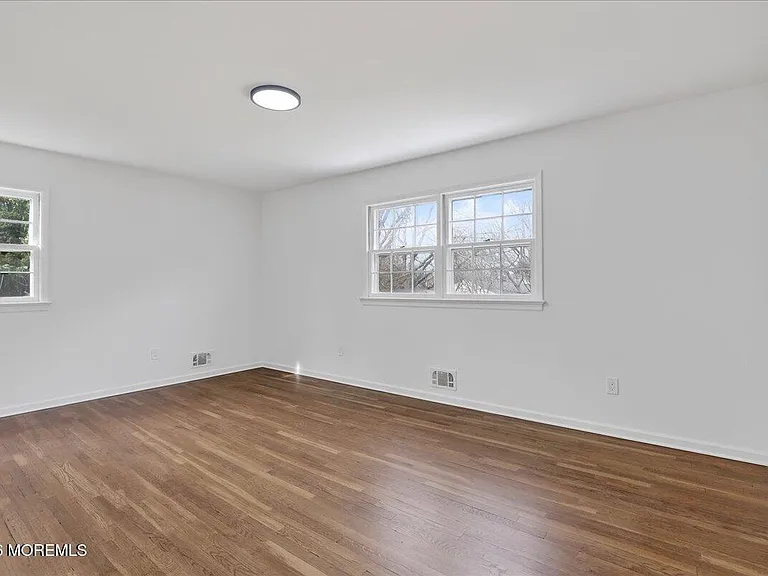 15 Harbor Ct — Photo 28