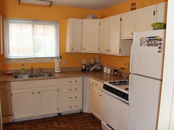 2nd image of 1559 E Elza Ave