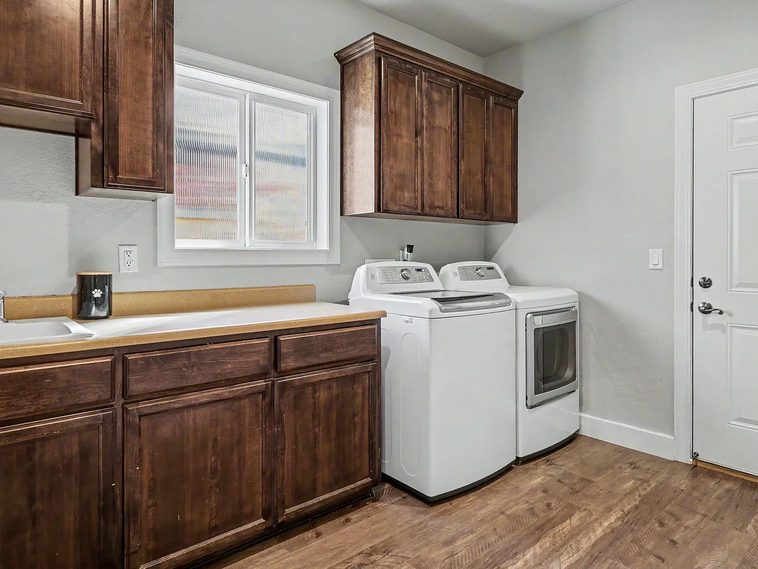 3 bed, 2.5 bath, 2272 sqft, $2,950 — Photo 2