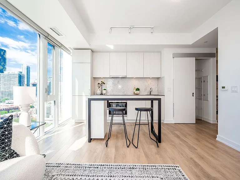 158 Front St E #1613 — Photo 6