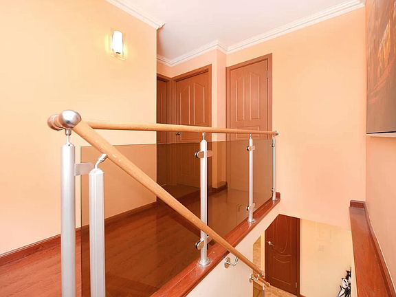 3rd image of 75 Essex Dr APT 1F