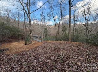 70 Knobby Ln, Franklin, NC 28734