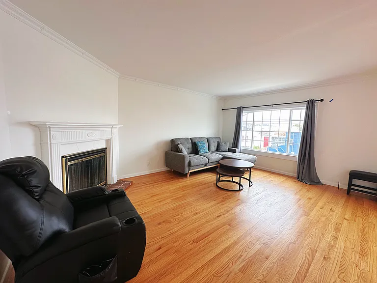 367 Willits St — Photo 2