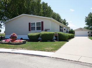 1043 S 10th St, Dekalb, IL 60115