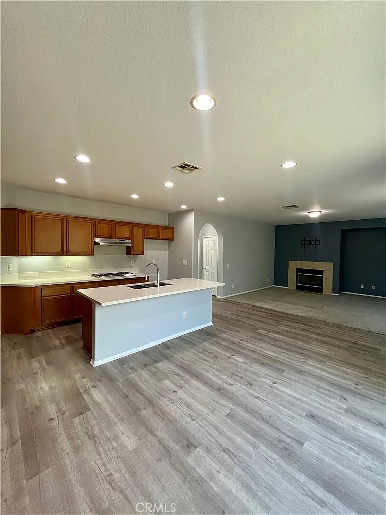 5 bed, 2647 sqft, $3,800 — Photo 4