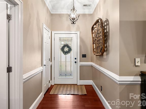 4th image of 412 Shadydale Ct