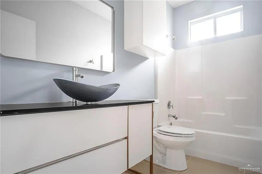 3 bed, 1011 sqft, $1,150 — Photo 4