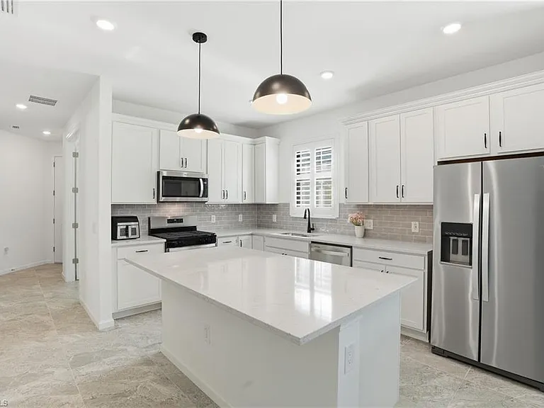 1645 Serena Ave — Photo 5