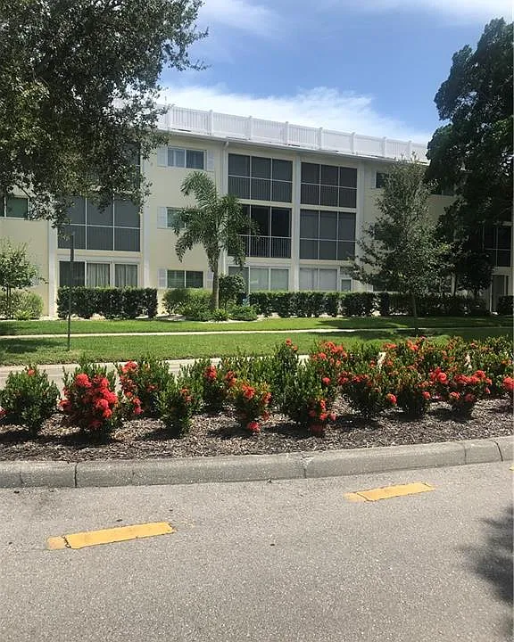 216 Banyan Blvd #216