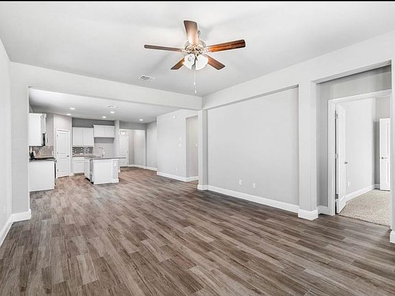 3rd image of 365 Dunmore Dr