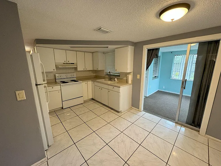 7410 Castanea Dr — Photo 8