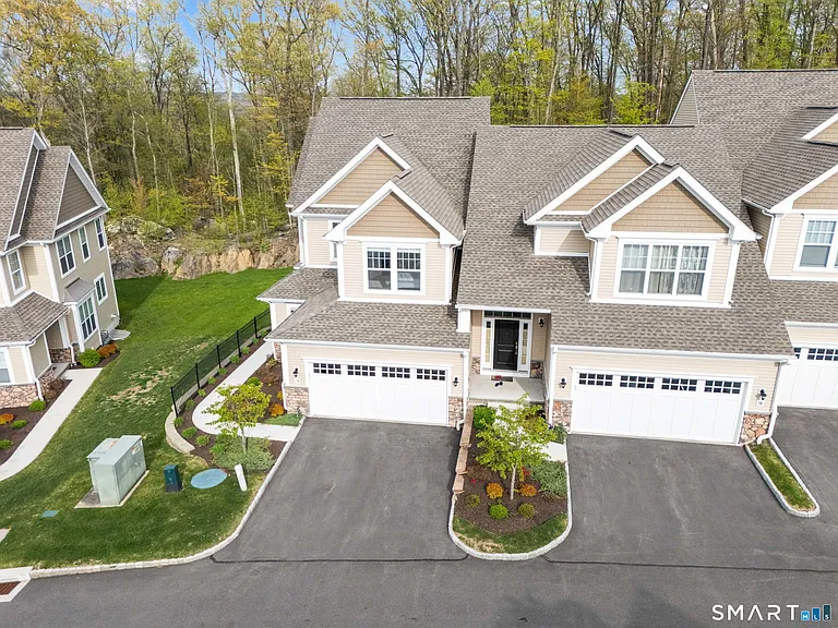 16 Hunting Ridge Ln — Photo 33