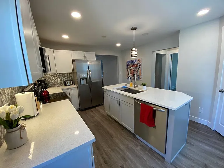 1523 E Liberty Ave — Photo 8