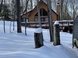 127 Wallenpaupack Dr, Greentown, PA 18426