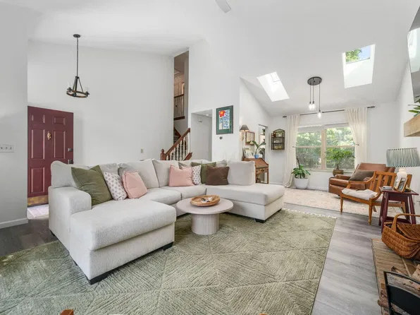 3488 Vintage Woods Dr, Hilliard, OH 43026