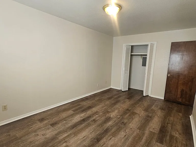 3220 E 47th St S — Photo 13