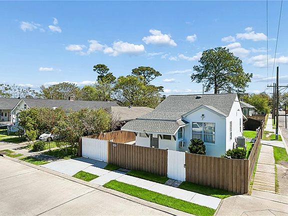 3rd image of 2203 Desire St