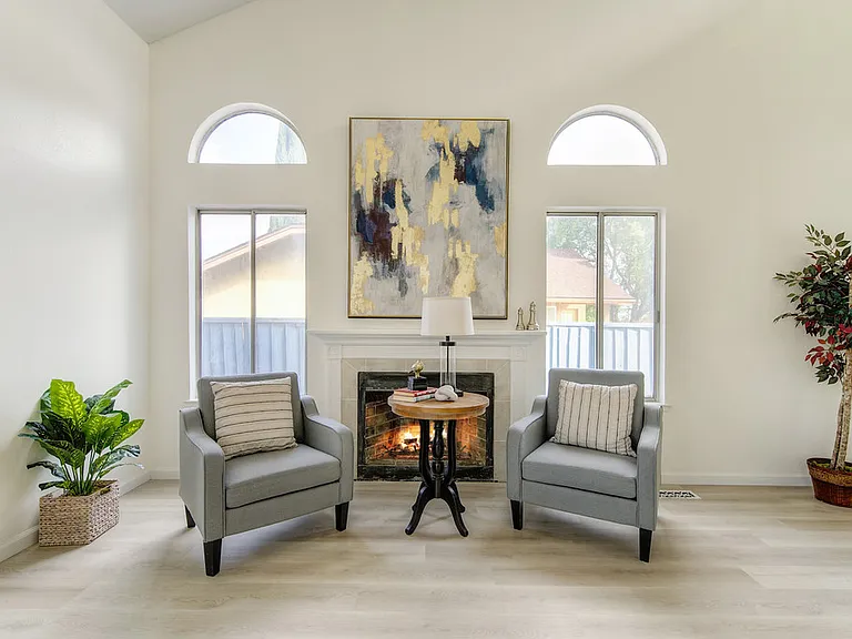 14 Fernwood Ct — Photo 2