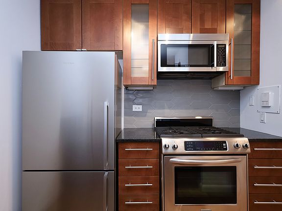 4th image of 415 E 37th St APT 9H