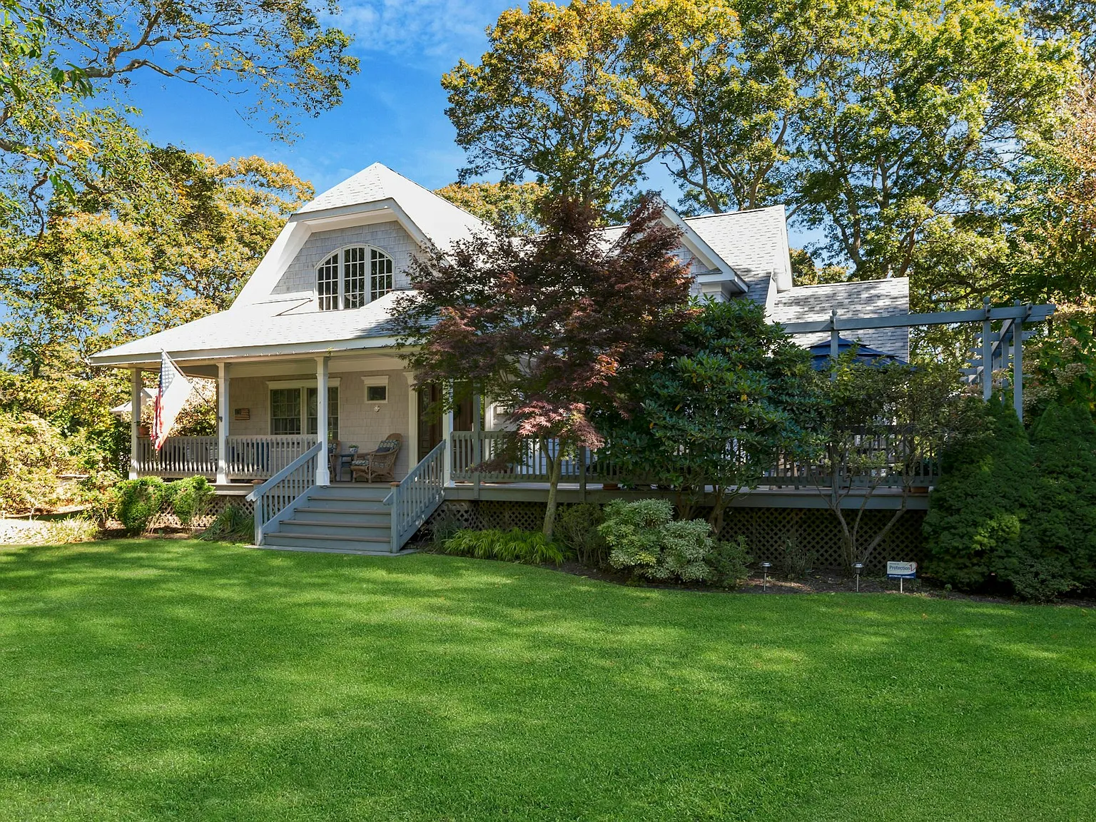 Spacious Home with Covered Porch & Deck Near Beautiful Beach. — Photo 3