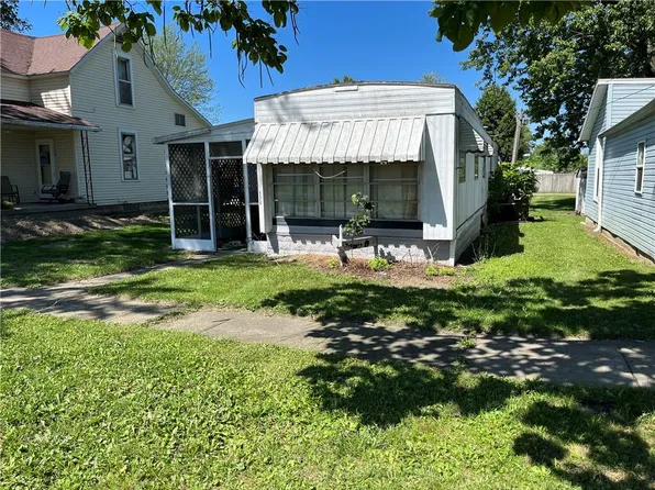 124 W Center St, Dunkirk, IN 47336