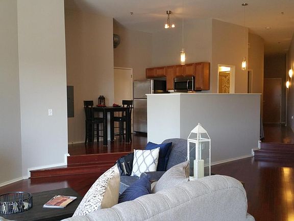 5th image of 440 Walnut St Unit 502