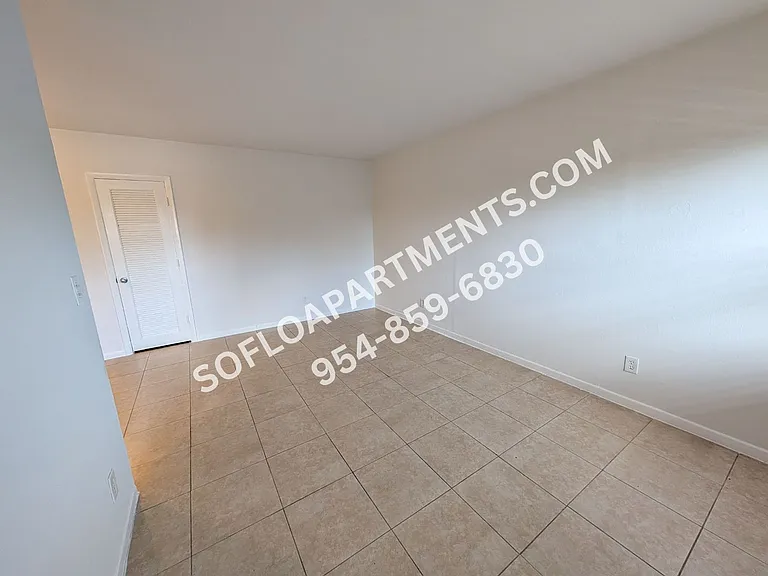 3611 N Dixie Hwy — Photo 3