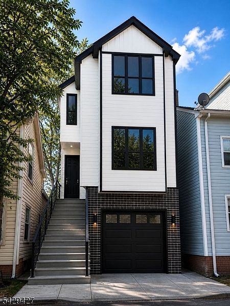 1st image of 31 Watson St