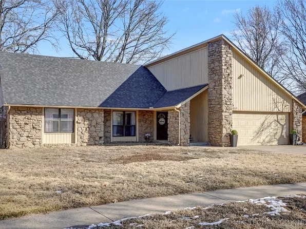 8319 E 107th Pl S, Tulsa, OK 74133