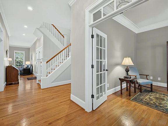 4th image of 612 Crossway Ln