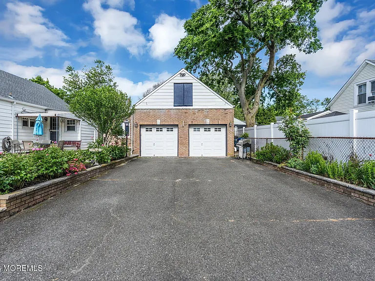 37 Highland Ave — Photo 45