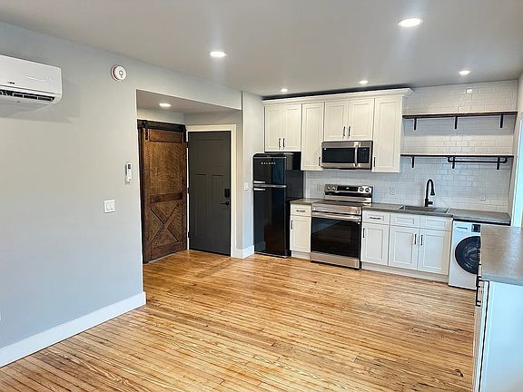 4th image of 300 Linden St APT A