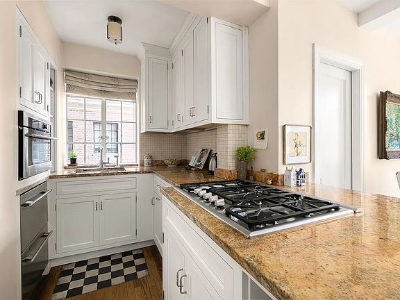 4th image of 333 E 43rd St #814/812