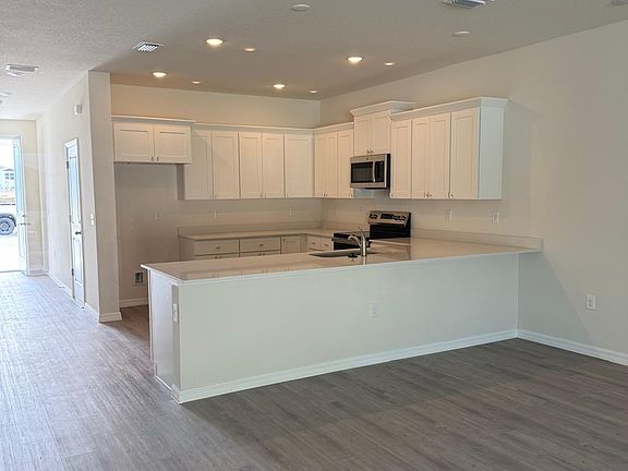 3rd image of 1782 Tilia St