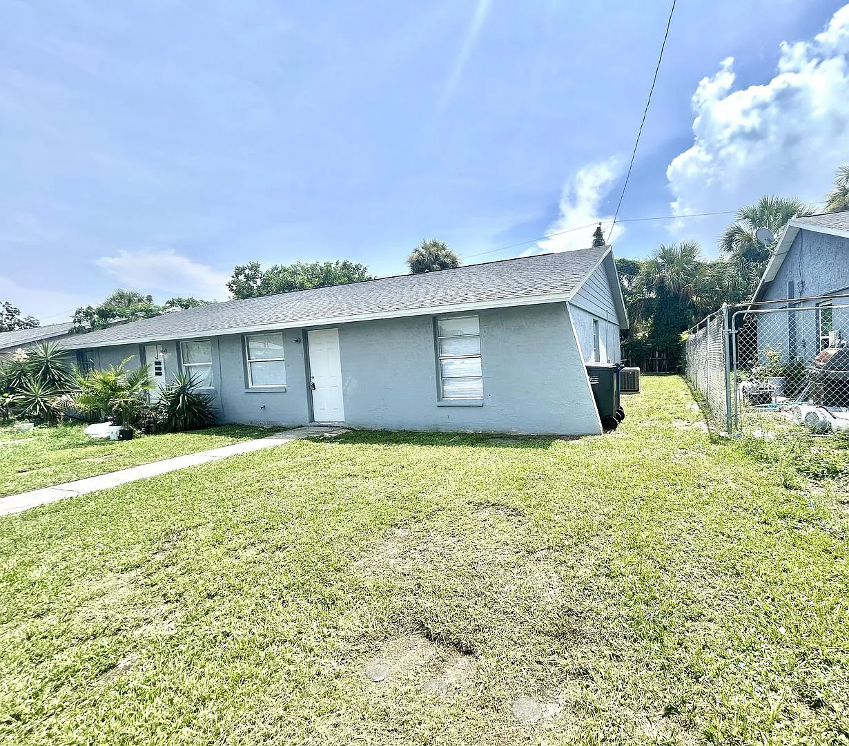 5725 9th Street Circle East — Photo 3