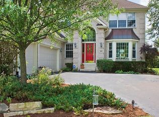 203 Carriage Trl, Barrington, IL 60010