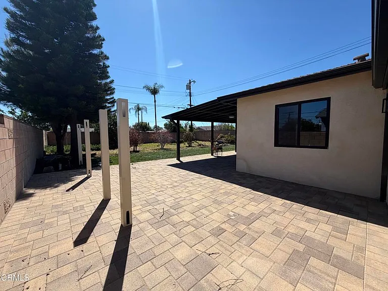 16744 Ludlow St — Photo 24