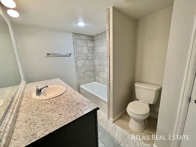 1016 Magnolia St #A — Photo 5