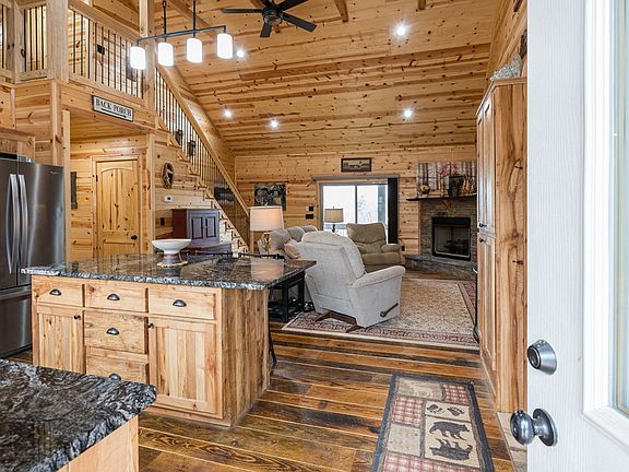 3rd image of 110 Sawtooth Ridge Road