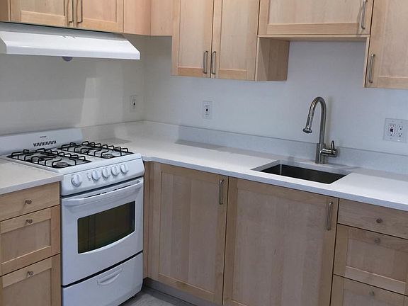 4th image of 406 Micheltorena St