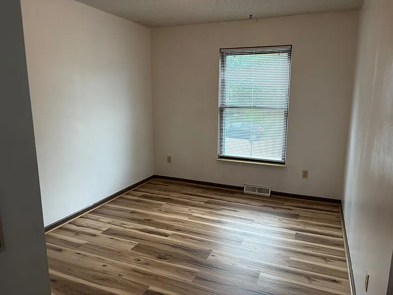 8923 N Walnut St — Photo 10