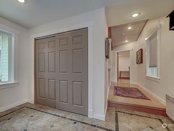 3rd image of 12598 NE Munson Street