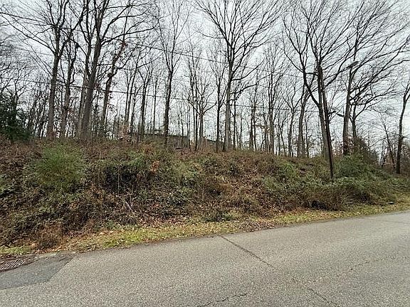 4th image of Autumn Dr