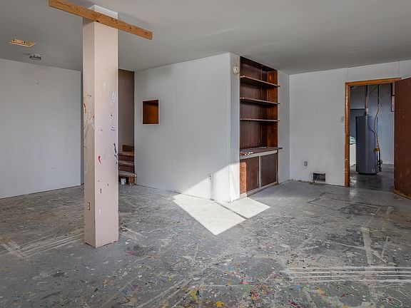 3rd image of 228 Saint Margaret Dr
